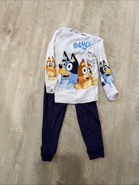 Bluey Long Sleeve Kids Pajama Set - White & Navy
